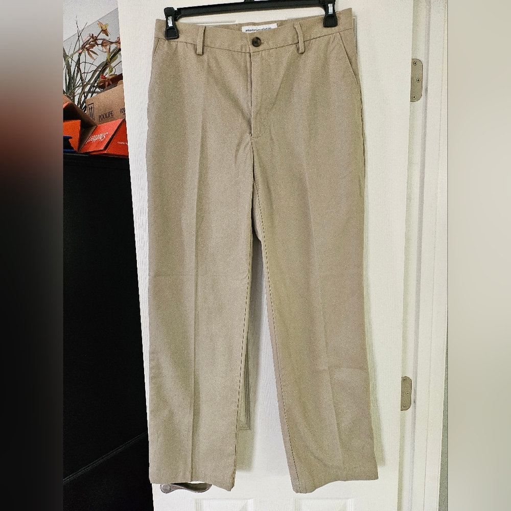 Nwot mens amazing essential straight khaki pant